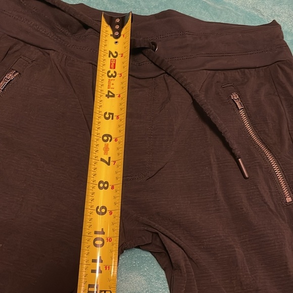 ATHLETA TREKKIE NORTH JOGGER women’s size 6T black, 3 zipper pockets tie waist - Picture 8 of 15